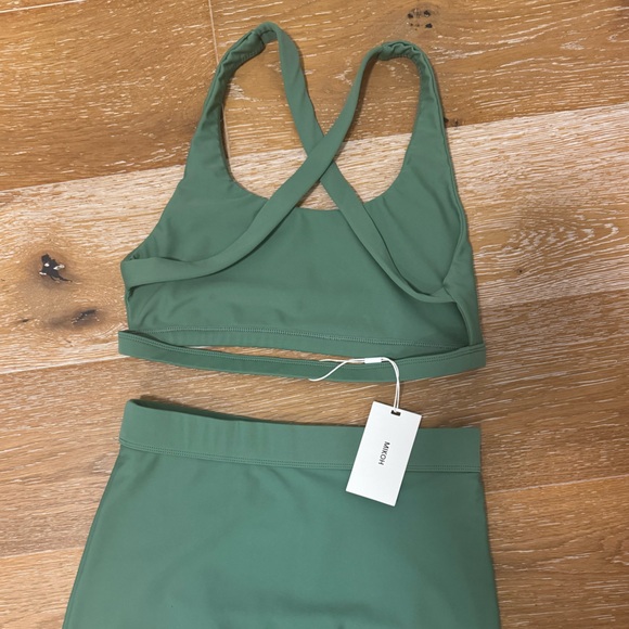Mikoh Activewear Set - Picture 10 of 12